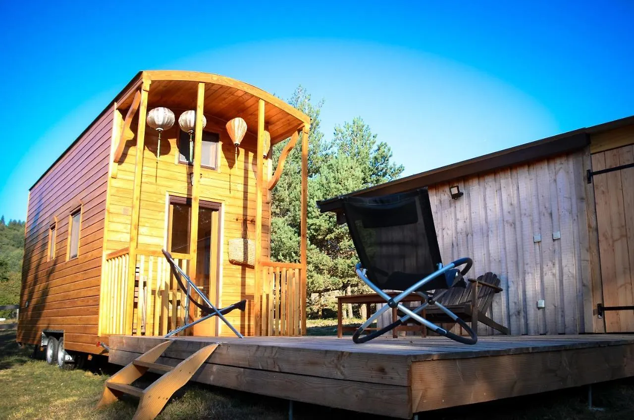 Le Petit Rias En Roulotte, 4 Personnes, Coin Cuisine Et Cabinet De Toilette Hotel Saint Maurice en Chalencon