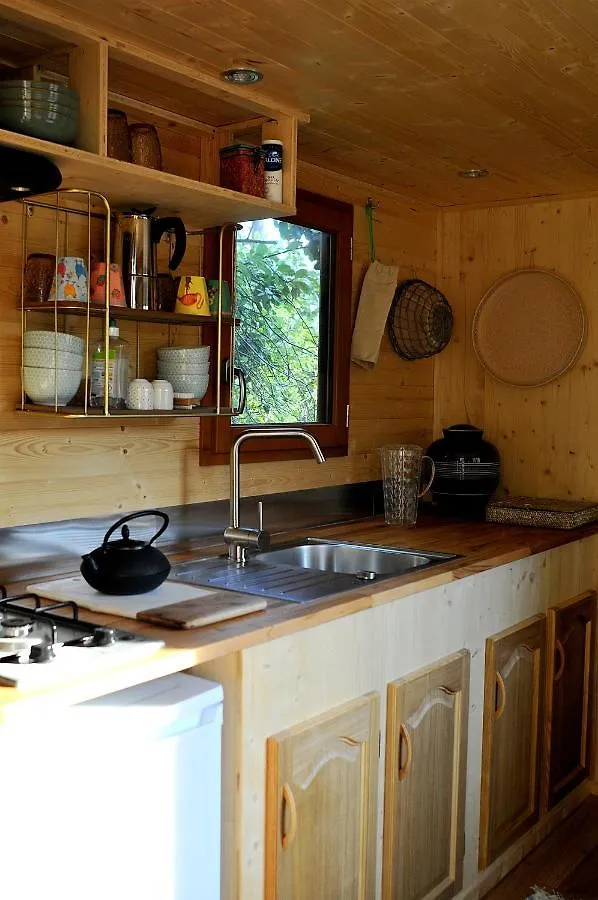 Le Petit Rias En Roulotte, 4 Personnes, Coin Cuisine Et Cabinet De Toilette Hotel Saint Maurice en Chalencon France